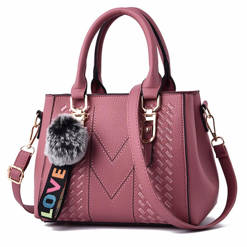Schultertasche mit Stickerei