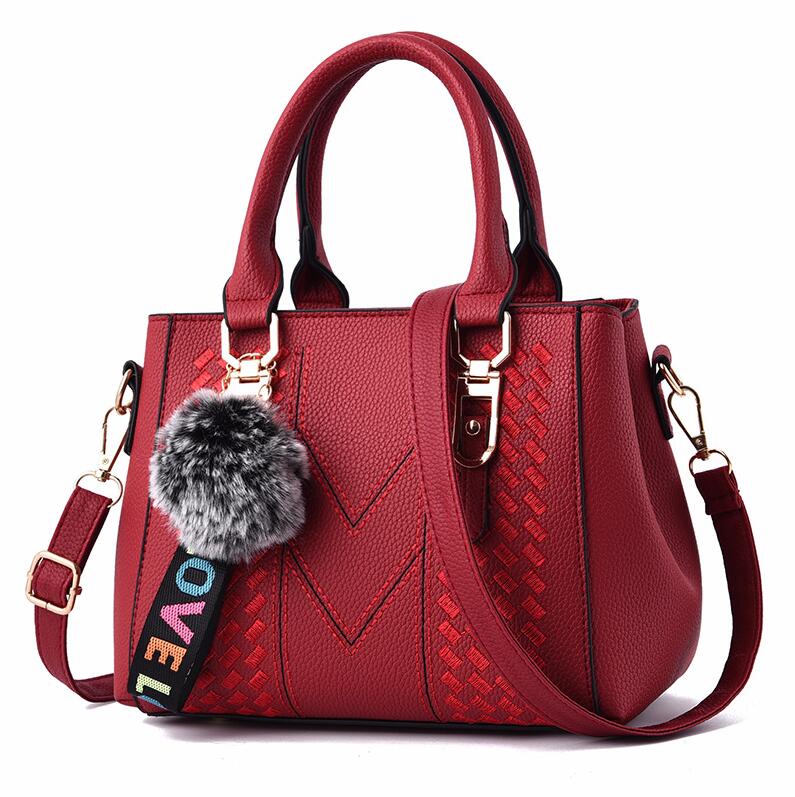 Schultertasche mit Stickerei