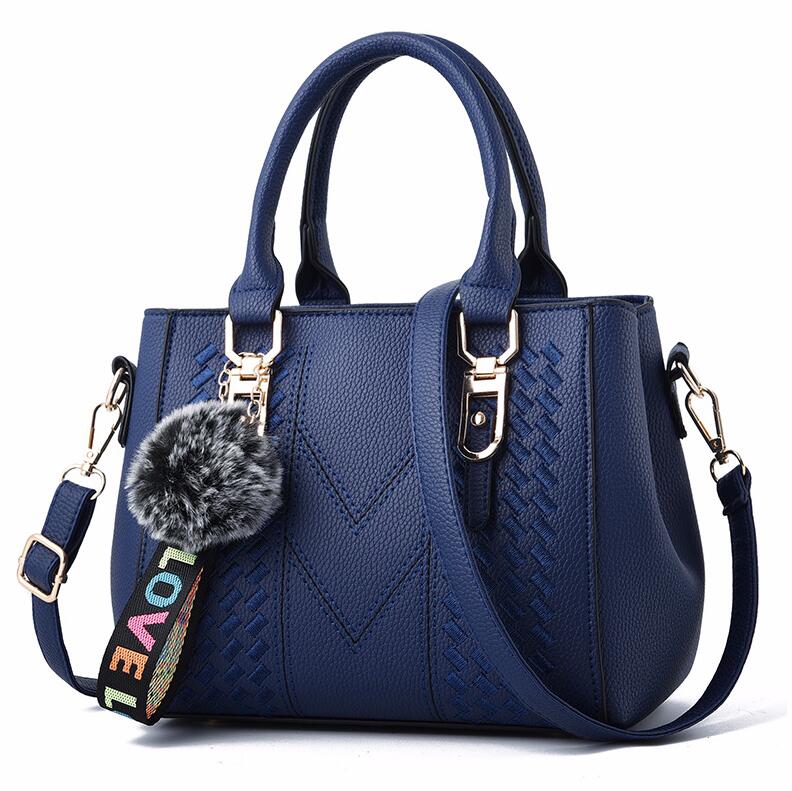 Schultertasche mit Stickerei