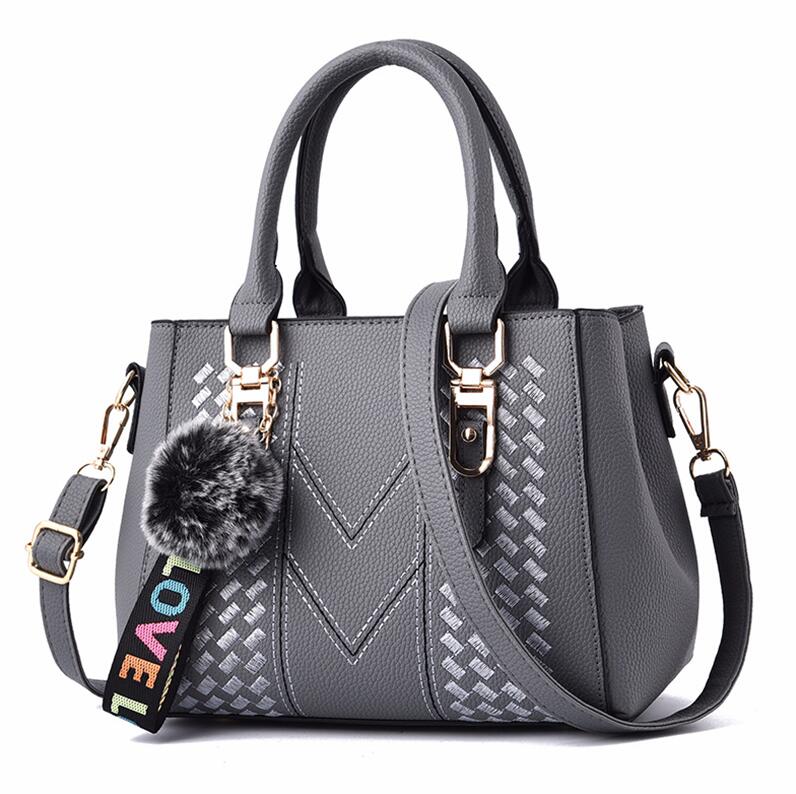 Schultertasche mit Stickerei