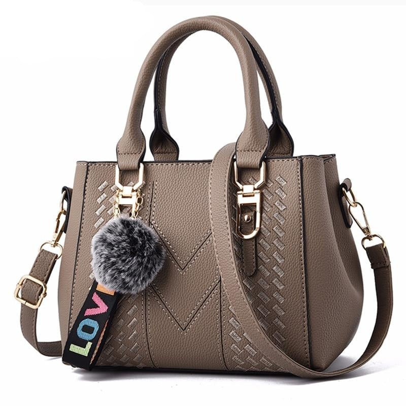 Schultertasche mit Stickerei
