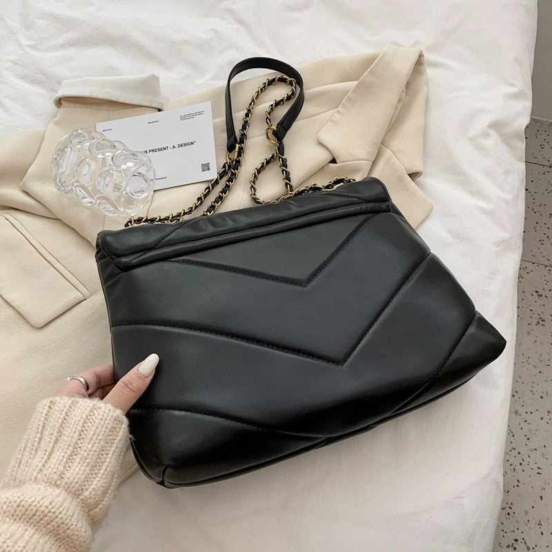 Handtasche Groß Lässig mit Klappe mit Kettenriemen