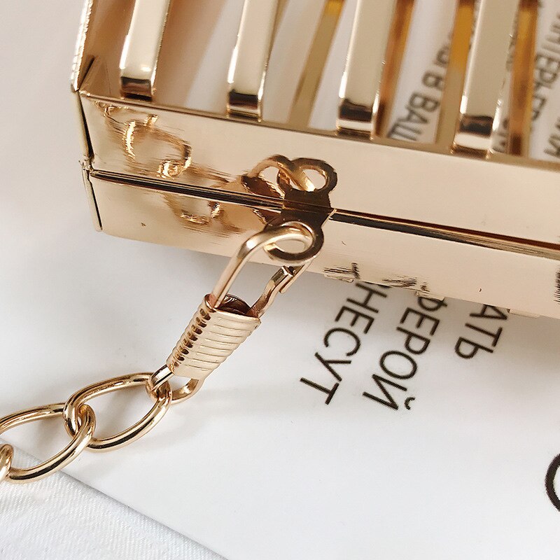 Clutch Abend mit Metall-Streifen