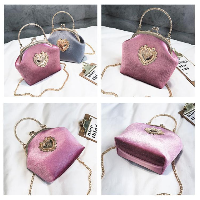 Handtasche Abend aus Veloursleder-Optik mit Herz-Muster