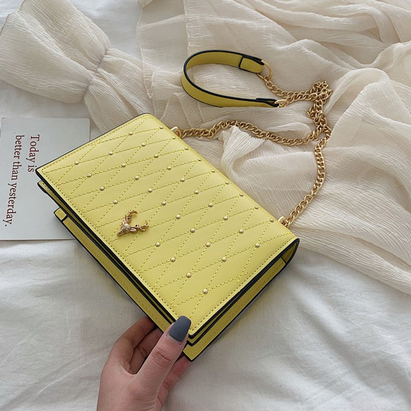 Schultertasche mit Kette und Karomuster