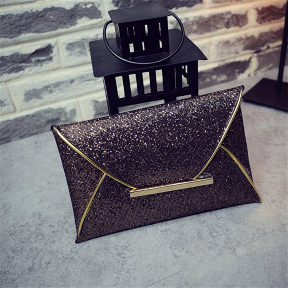 Clutch aus Kunstleder mit Pailletten
