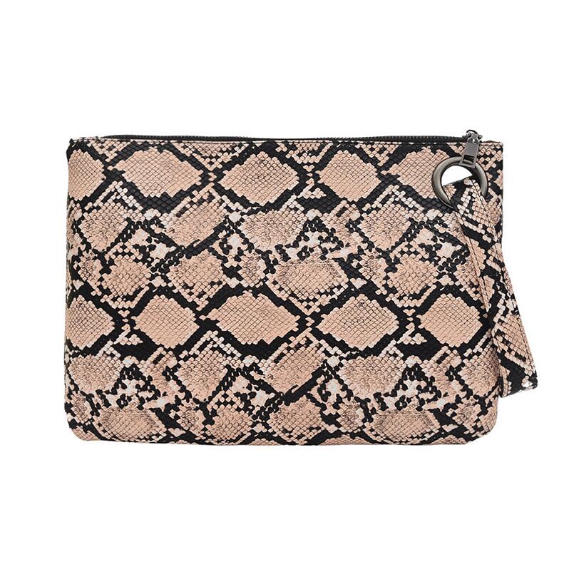 Clutch im Schlangenleder-Look