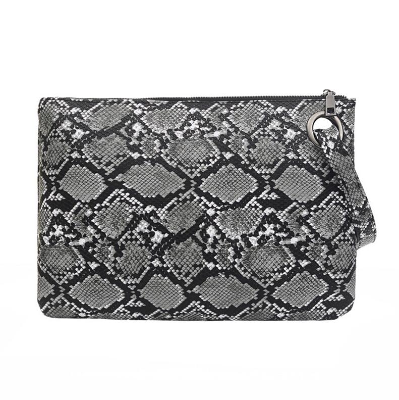 Clutch im Schlangenleder-Look