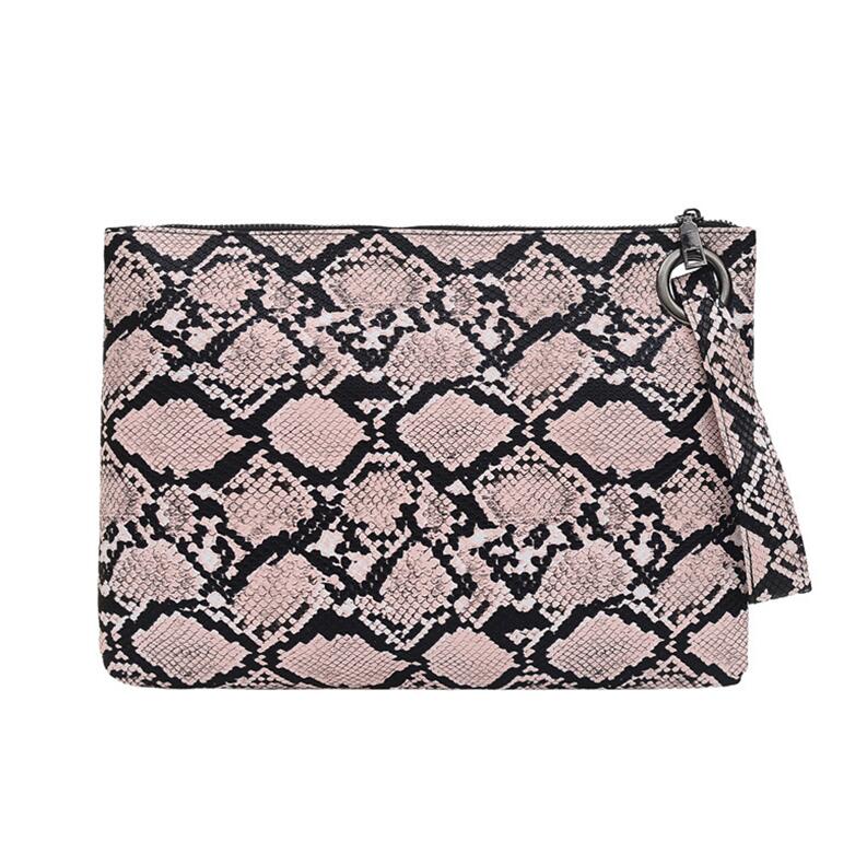 Clutch im Schlangenleder-Look